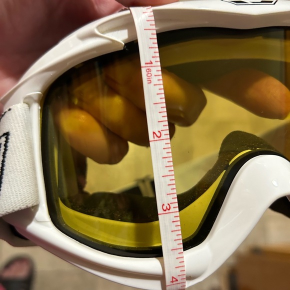 Snow goggles. Castle brand with adjustable strap and drawstring carrying case. - Picture 3 of 10